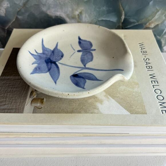 Handmade Art Pottery Ceramic Spoon Rest Plate 5.75" Hand Painted Blue Flowers - Picture 1 of 9